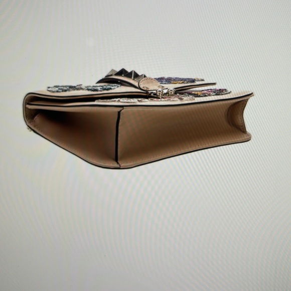 Valentino butterfly medium shoulder bag. Beige with beaded butterfly’s! - Picture 4 of 12